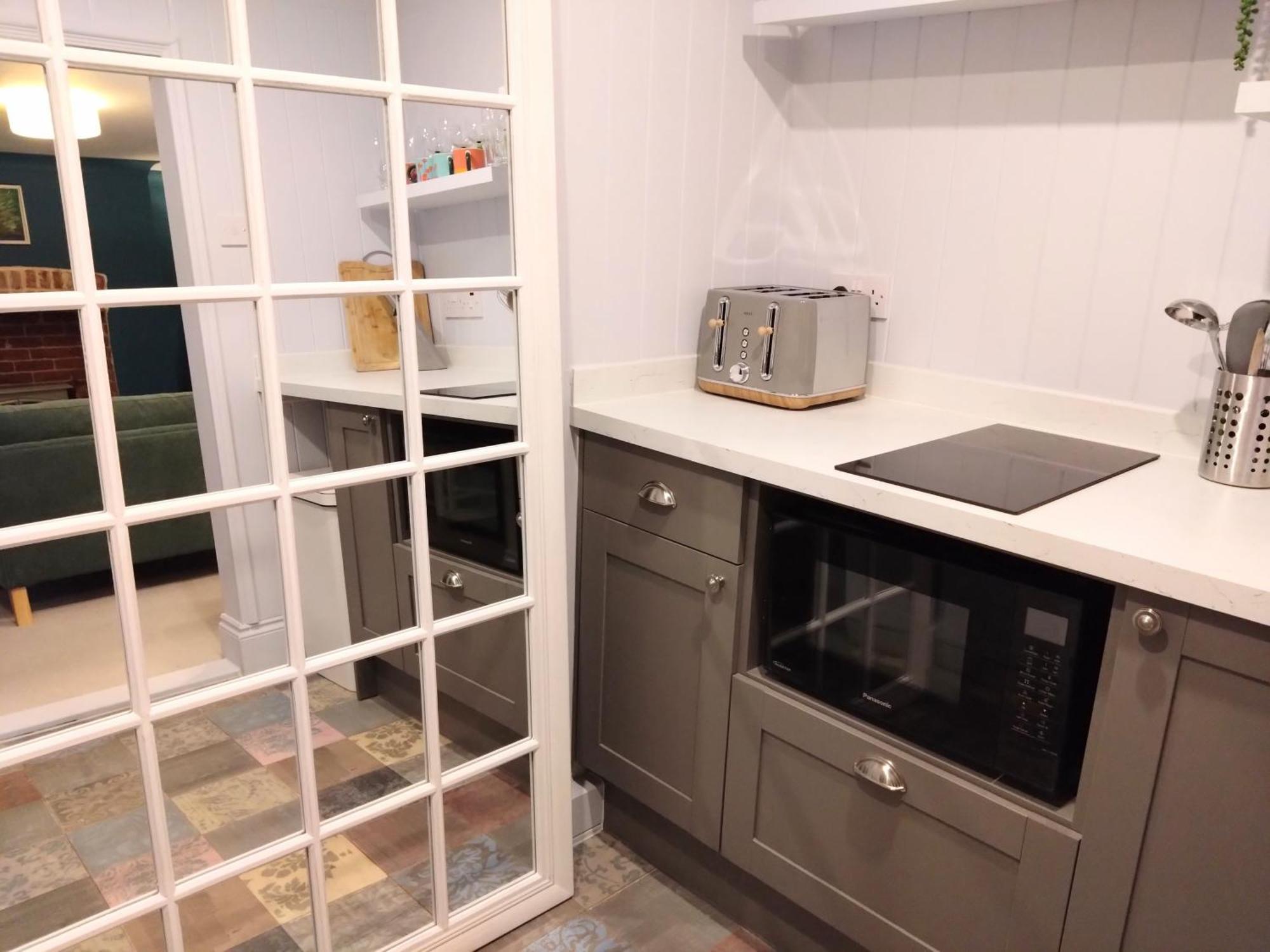 Beachfront Studio Apartment Felixstowe Esterno foto