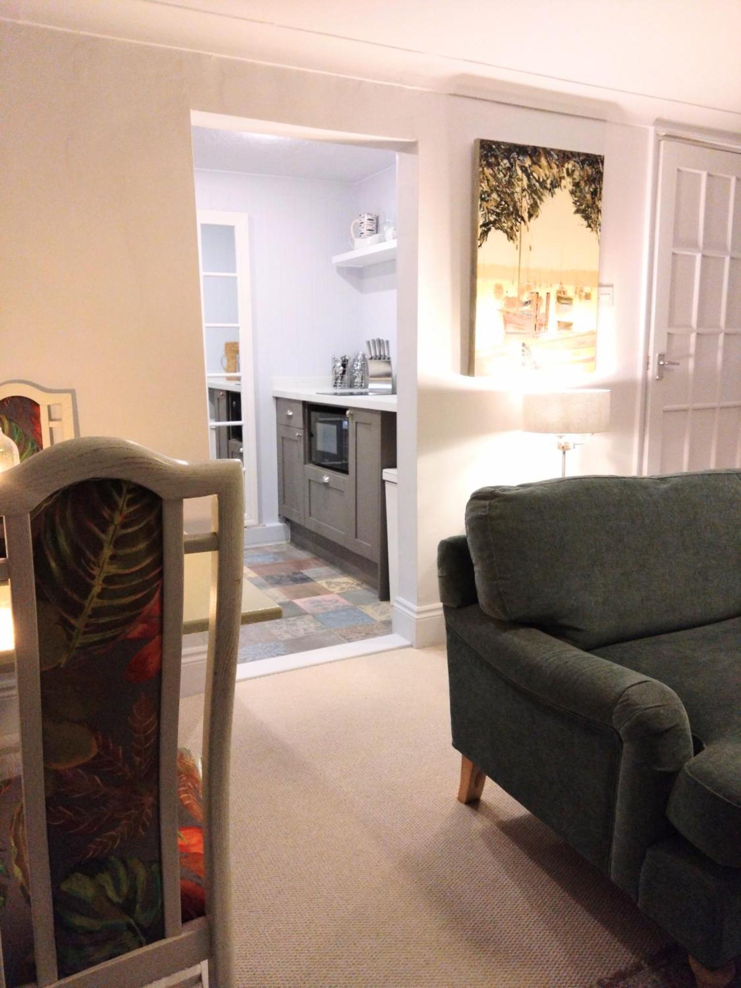 Beachfront Studio Apartment Felixstowe Esterno foto